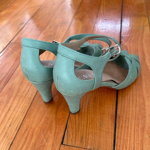 Light turquoise vintage-style pumps size 7 - Picture 2 of 4